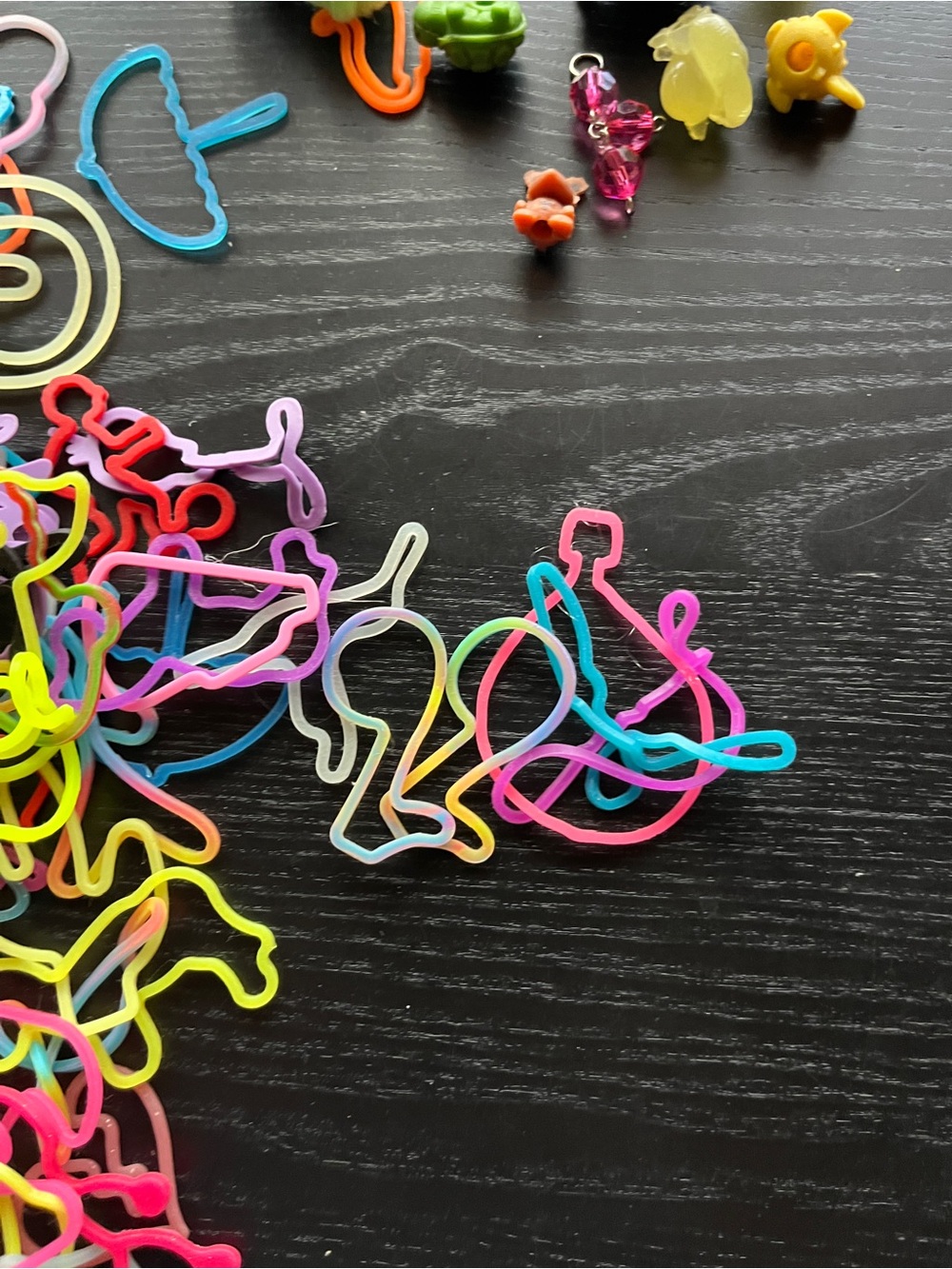 Huge Lot Silly Bandz Rubber Bands Bouncy Balls Pencil Toppers Y2K Toys - Picture 10 of 16
